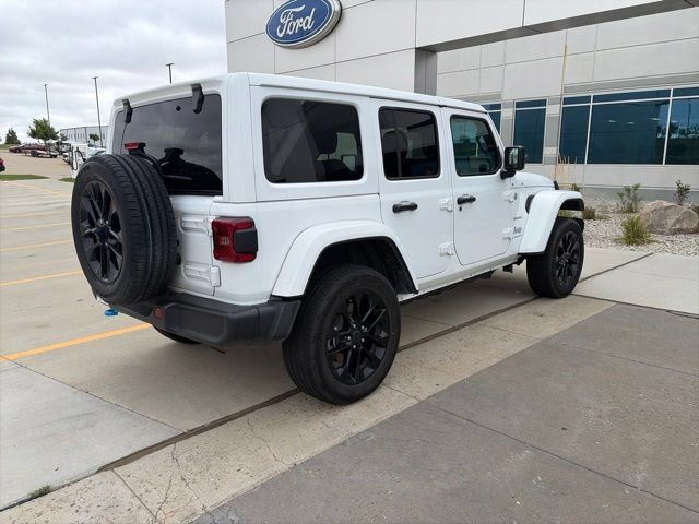 Used 2024 Jeep Wrangler Unlimited Sahara AWD/4WD image 2