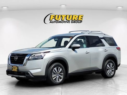 Certified 2024 Nissan Pathfinder SL w/ Cargo Package FWD image 5