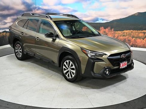 Used 2025 Subaru Outback Premium AWD/4WD image 2