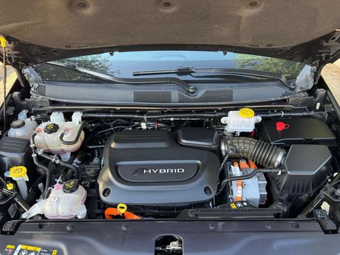 Used 2023 Chrysler Pacifica Touring-L FWD image 34