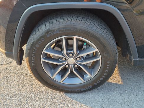 Used 2018 Jeep Grand Cherokee Limited w/ Trailer Tow Group IV AWD/4WD image 12