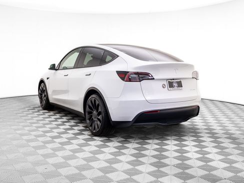 Used 2022 Tesla Model Y Long Range image 3