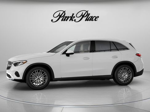 Used 2026 Mercedes-Benz GLC 300 image 4
