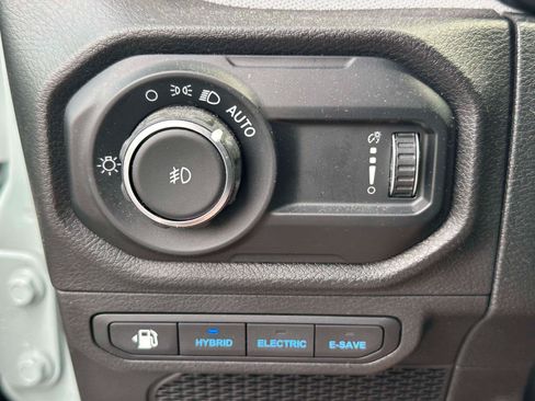 Used 2024 Jeep Wrangler Unlimited AWD/4WD image 18