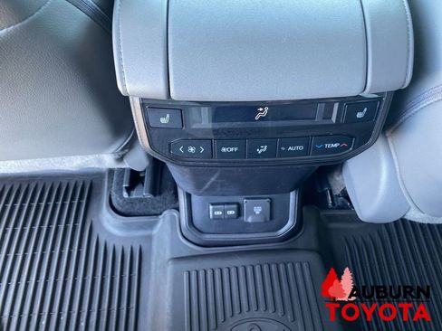 Used 2022 Toyota Highlander Platinum AWD/4WD image 36