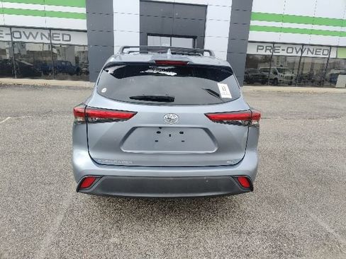 Used 2020 Toyota Highlander XLE image 18