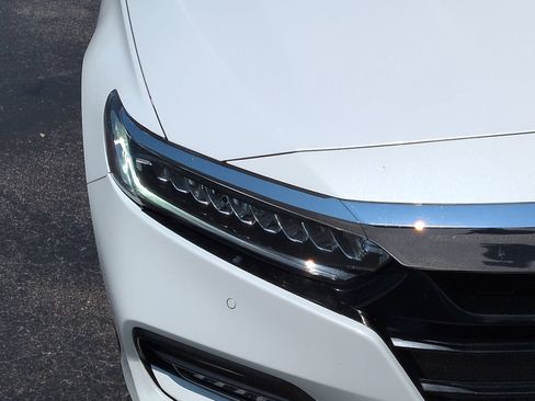Used 2019 Honda Accord Touring image 10
