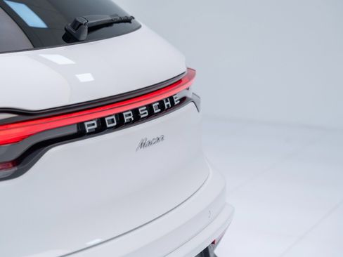 Certified 2026 Porsche Macan AWD/4WD image 13