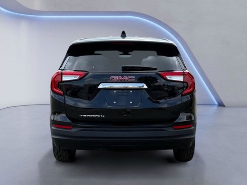 Used 2024 GMC Terrain SLE image 4