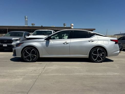 Used 2023 Nissan Altima 2.5 SR FWD image 6