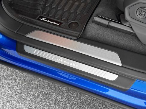 Used 2022 Lamborghini Urus image 14