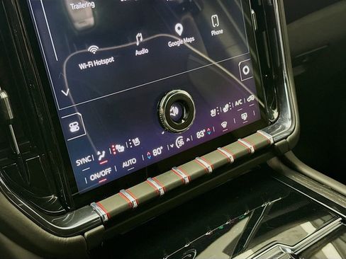 Used 2025 GMC Yukon AT4 Ultimate image 18