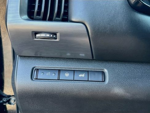 Used 2024 Nissan Pathfinder SL FWD image 10