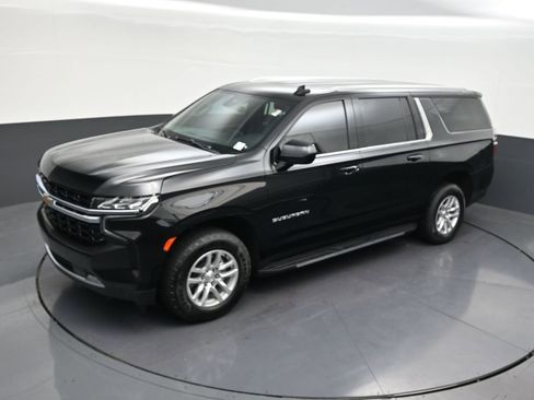 Used 2023 Chevrolet Suburban LS RWD image 16