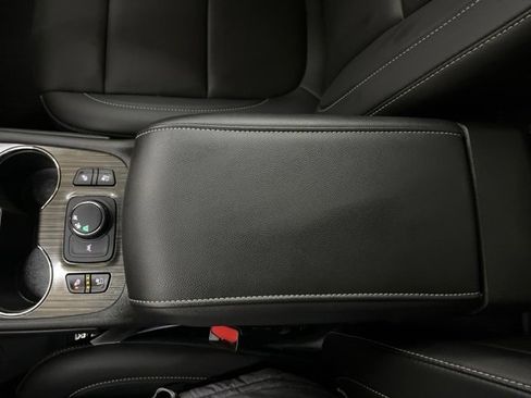 Used 2023 GMC Acadia SLT w/ Preferred Package image 58