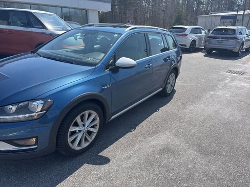 Used 2019 Volkswagen Golf Alltrack SE AWD/4WD image 3