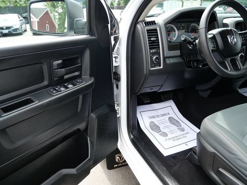 Used 2018 RAM 1500 Express w/ Express Value Package AWD/4WD image 10