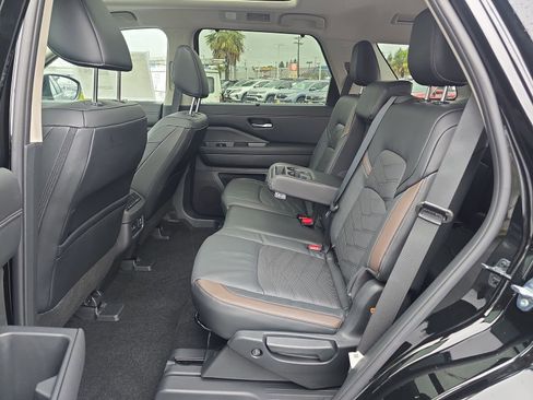 New 2025 Nissan Pathfinder Platinum image 24