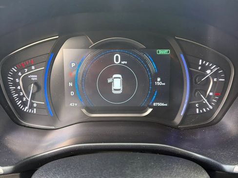 Used 2020 Hyundai Santa Fe SEL w/ Convenience Package image 4