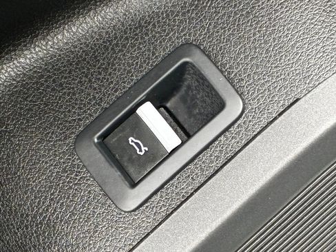 Used 2020 Audi SQ5 Prestige w/ Prestige Package image 19