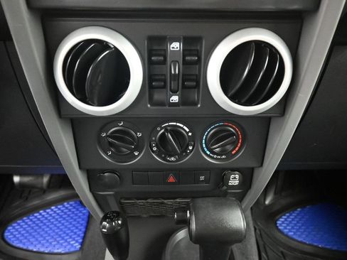 Used 2009 Jeep Wrangler Unlimited Sahara AWD/4WD image 14