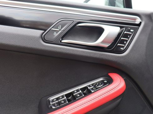 Used 2023 Porsche Macan Turbo AWD/4WD image 38
