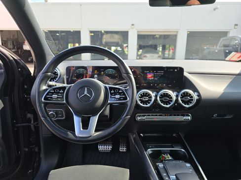 Used 2023 Mercedes-Benz GLA 250 4MATIC image 16