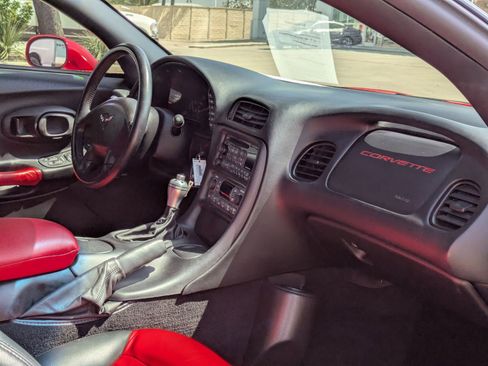 Used 1999 Chevrolet Corvette Coupe w/ Memory Pkg image 25