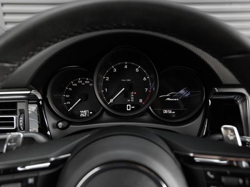 Certified 2026 Porsche Macan AWD/4WD image 17