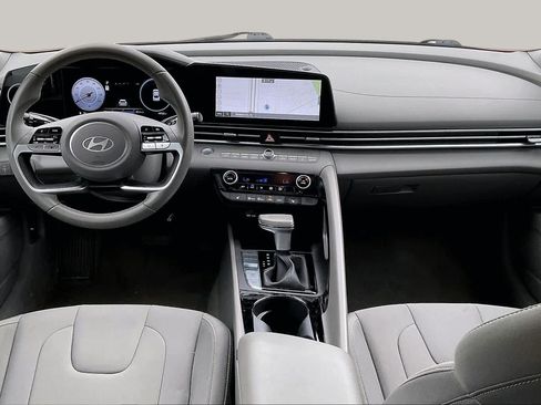 Used 2025 Hyundai Elantra SEL FWD image 16