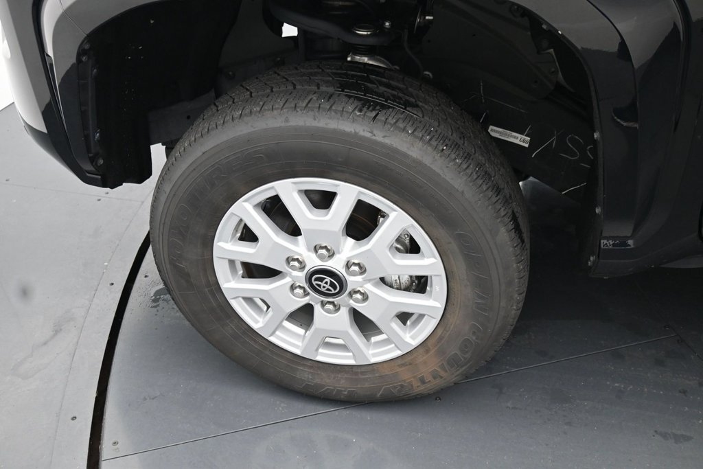 Used 2025 Toyota Tacoma SR AWD/4WD image 15