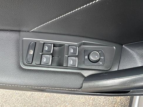 Used 2023 Volkswagen Tiguan SE R-Line AWD/4WD image 14