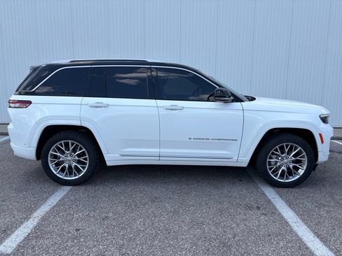 Used 2022 Jeep Grand Cherokee Summit w/ Adv Protech Group IV AWD/4WD image 9