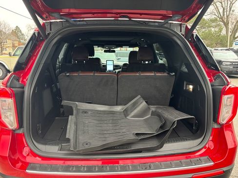 Used 2022 Ford Explorer Platinum w/ Equipment Group 601A image 9