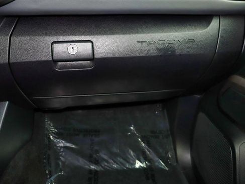 Used 2019 Toyota Tacoma SR5 AWD/4WD image 46