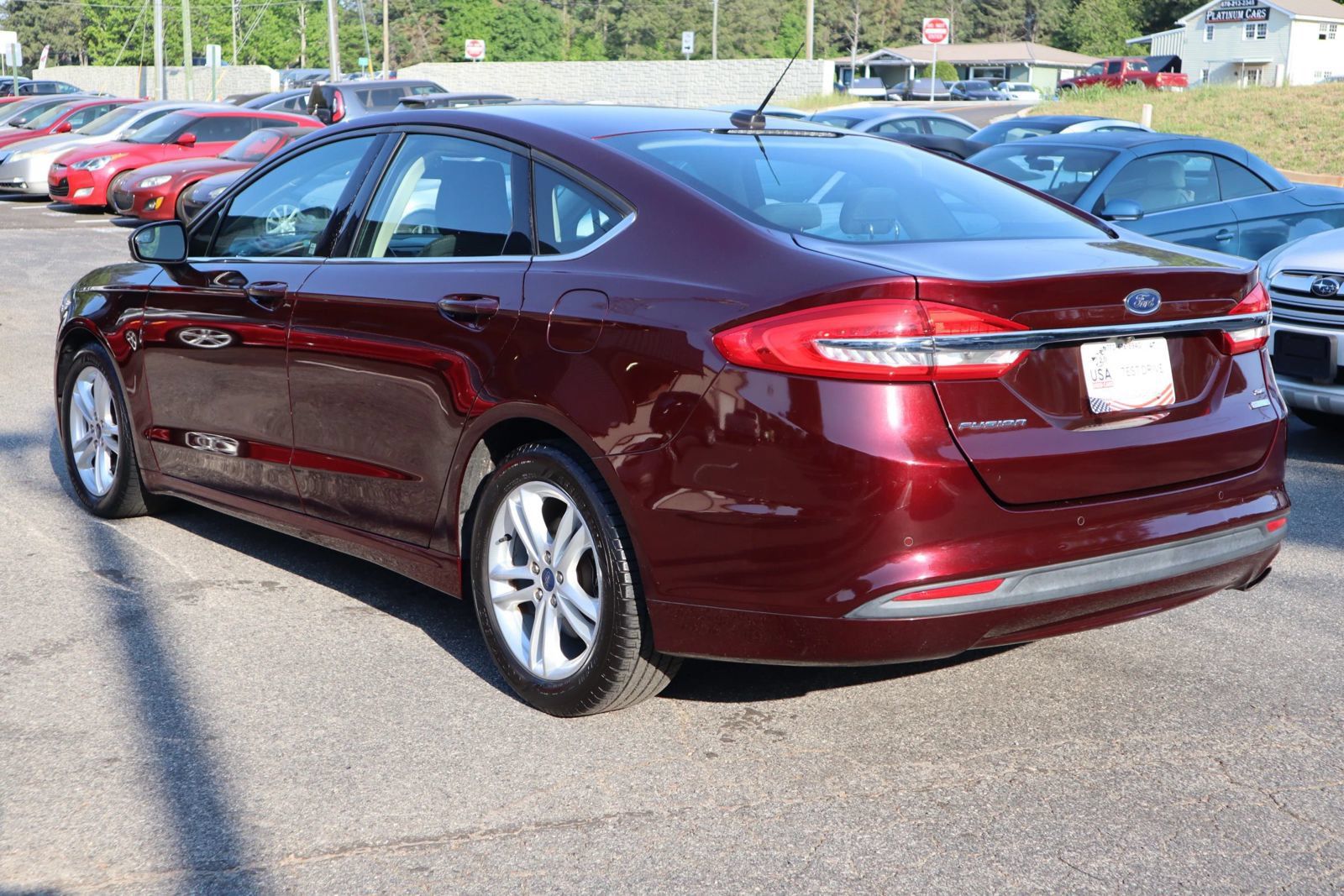 Used 2018 Ford Fusion SE w/ Fusion SE Technology Package FWD image 4