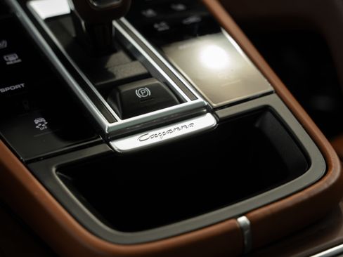 Used 2021 Porsche Cayenne image 19