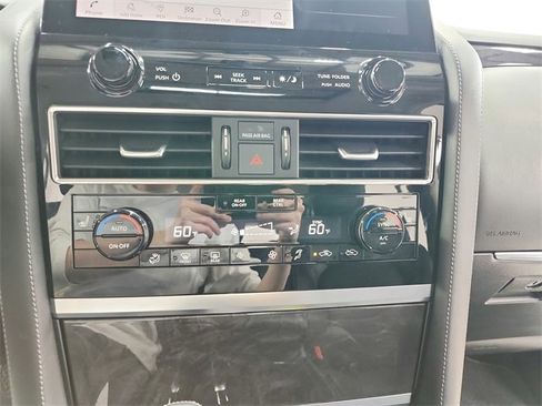 Used 2024 INFINITI QX80 Luxe image 32