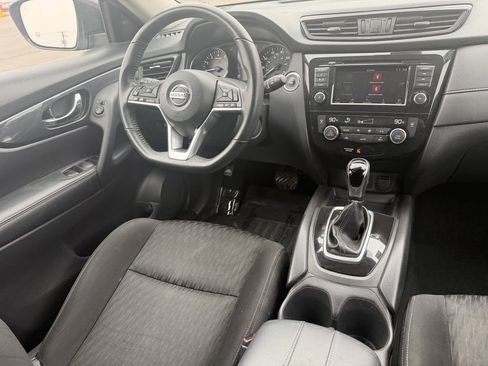 Used 2020 Nissan Rogue SV image 19
