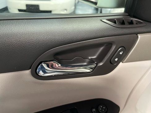 Used 2009 Chevrolet Impala SS w/ Convenience Package image 30