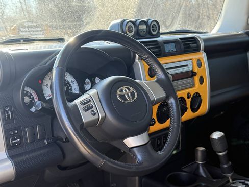 Used 2007 Toyota FJ Cruiser 4WD image 2