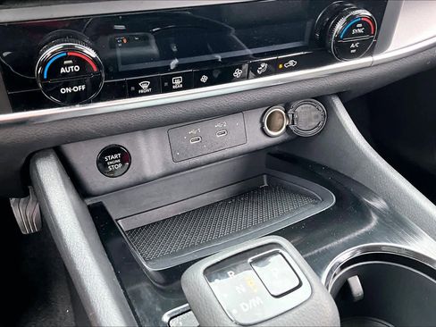 Certified 2025 Nissan Rogue SV FWD image 31