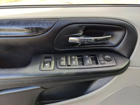 Used 2016 Dodge Grand Caravan SE w/ Quick Order Package 29E SE image 14