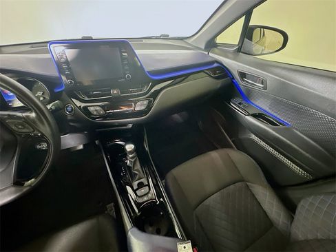 Used 2021 Toyota C-HR XLE image 11