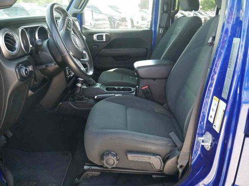 Used 2018 Jeep Wrangler Unlimited Sahara w/ Safety Group AWD/4WD image 27
