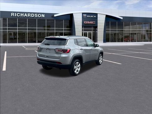 Used 2020 Jeep Compass Latitude w/ Cold Weather Group AWD/4WD image 5