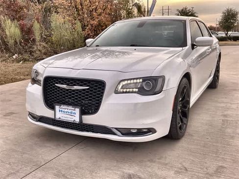 Used 2018 Chrysler 300 S image 2