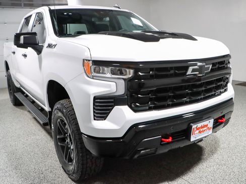 Used 2024 Chevrolet Silverado 1500 LT Trail Boss w/ LT Trail Boss Premium Package image 5