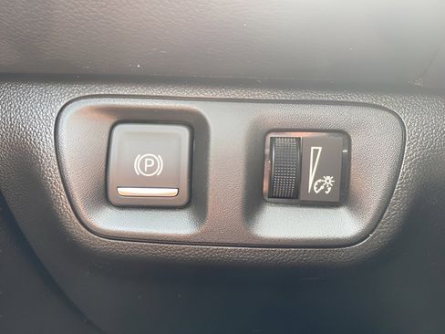 Used 2023 GMC Acadia SLE w/ Driver Convenience Package image 19