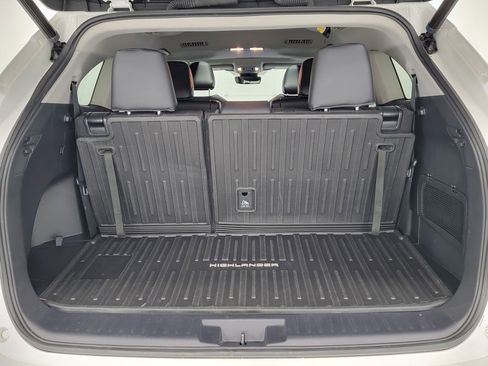 Used 2023 Toyota Highlander XLE AWD/4WD image 33